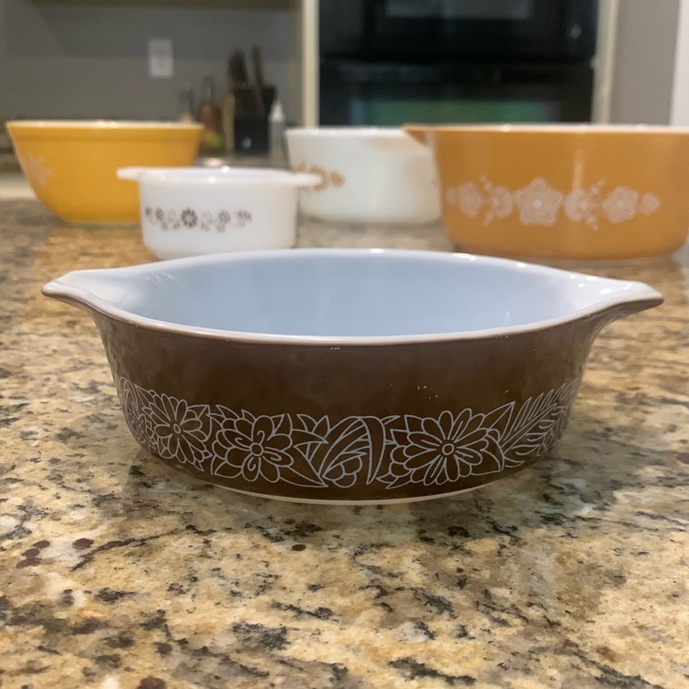 Pyrex Woodland bowl 471B without glass cover, bake, serve and storage.